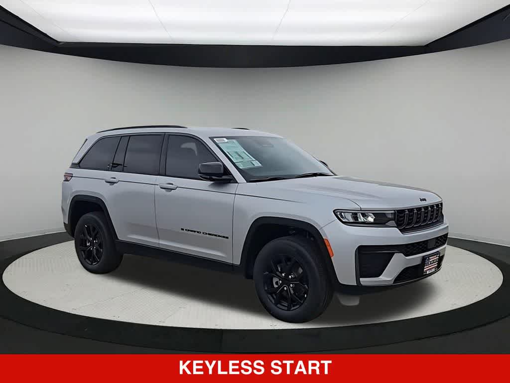 2026 Jeep Grand Cherokee Laredo Altitude