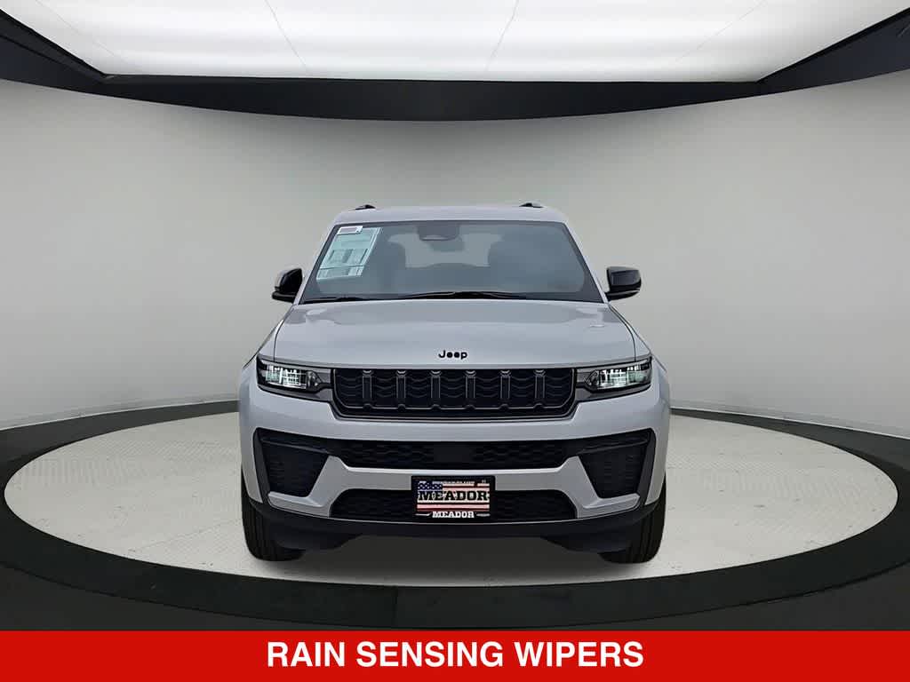 2026 Jeep Grand Cherokee Laredo Altitude