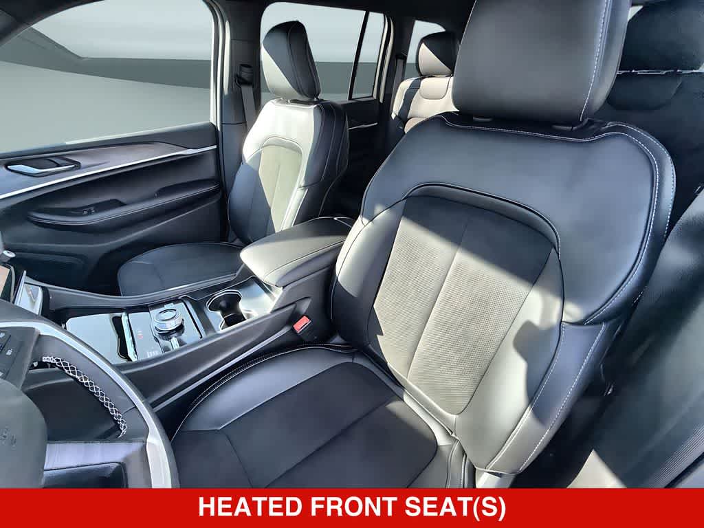 2026 Jeep Grand Cherokee Laredo Altitude