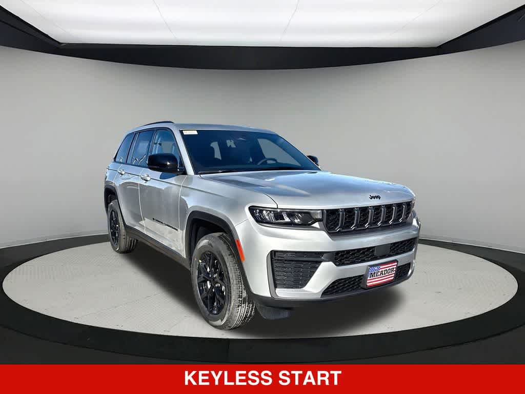 2026 Jeep Grand Cherokee Laredo Altitude