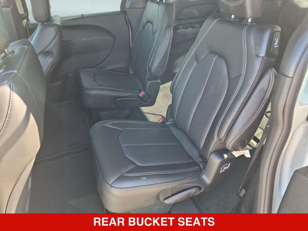 2027 Chrysler Pacifica Select