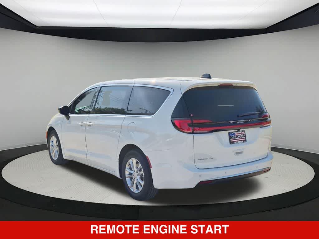 2027 Chrysler Pacifica Select