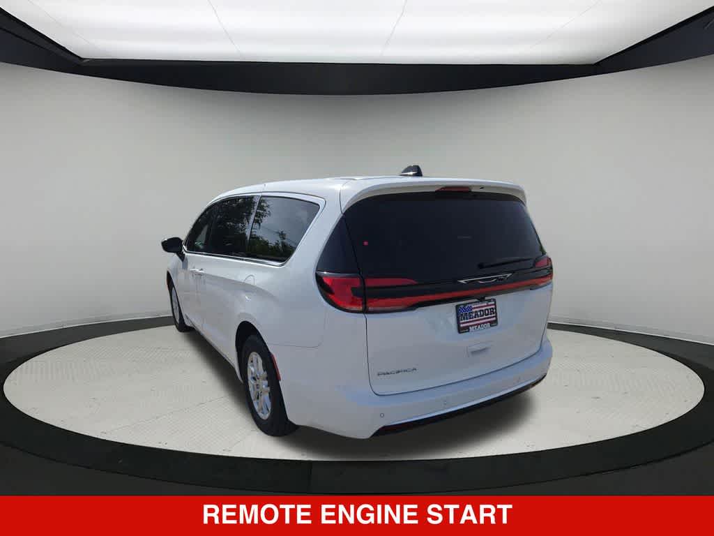 2027 Chrysler Pacifica Select