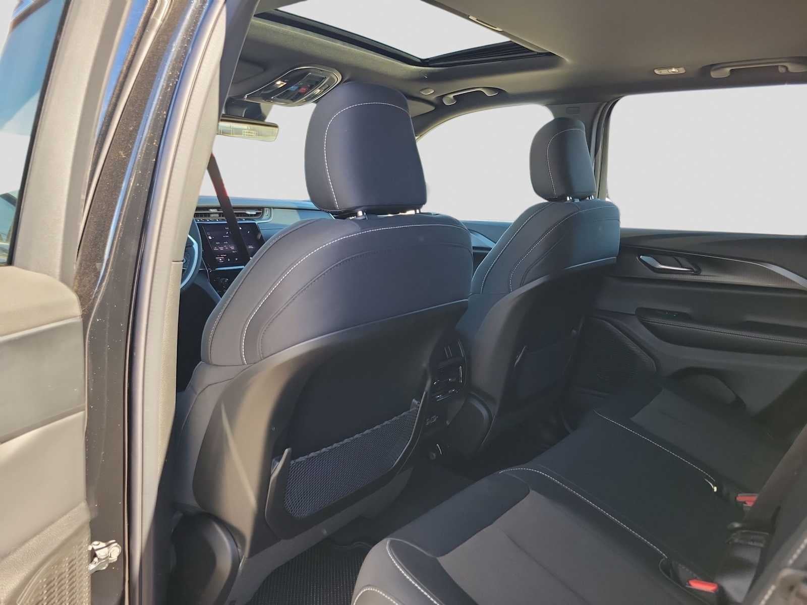 2025 Jeep Grand Cherokee GRAND CHEROKEE LAREDO X 4X2