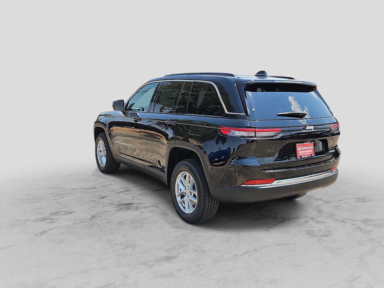2026 Jeep Grand Cherokee Laredo