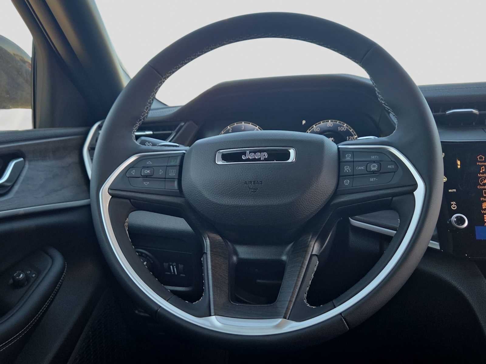 2026 Jeep Grand Cherokee Laredo Altitude