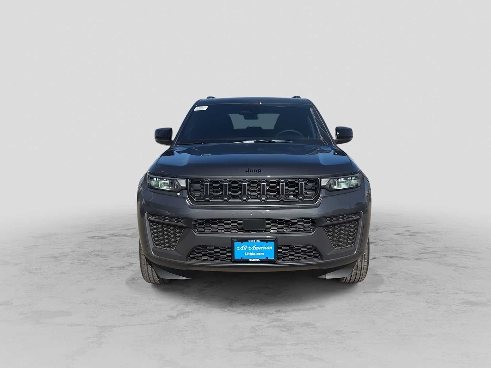 2026 Jeep Grand Cherokee Laredo Altitude