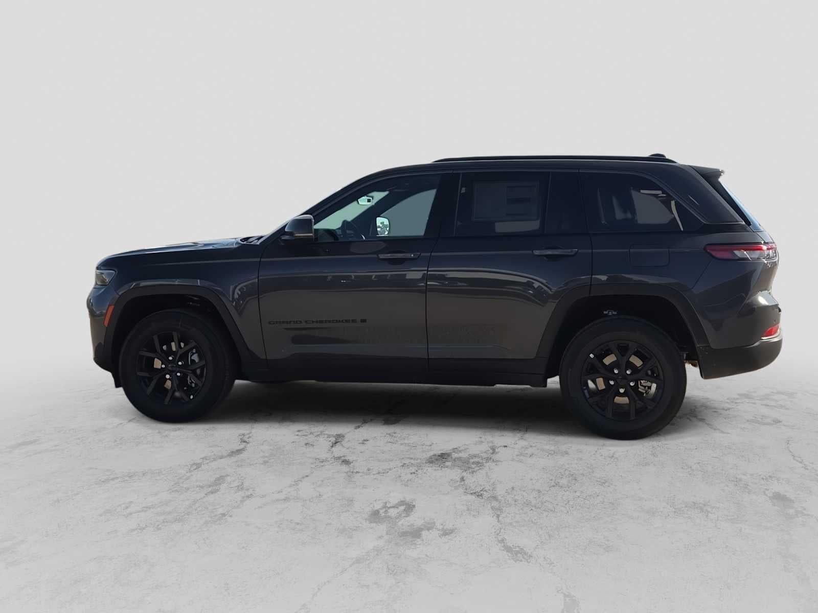 2026 Jeep Grand Cherokee Laredo Altitude
