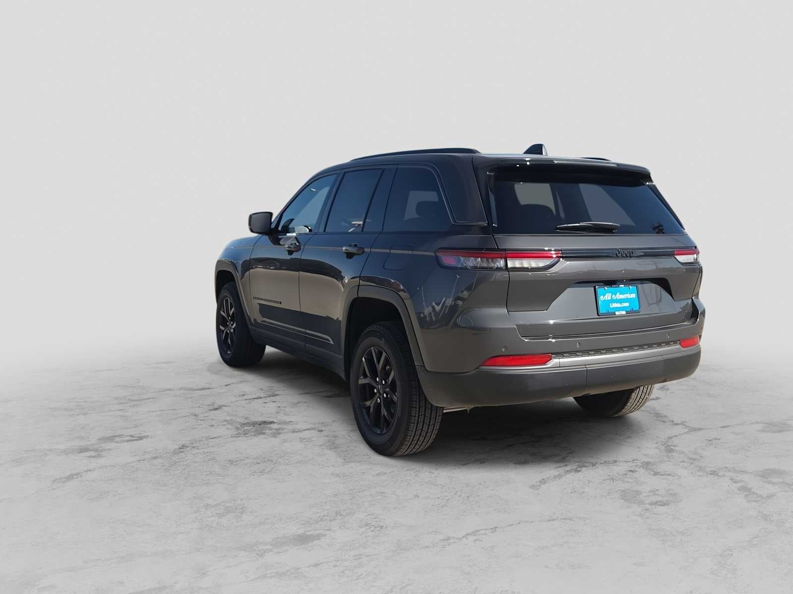 2026 Jeep Grand Cherokee Laredo Altitude