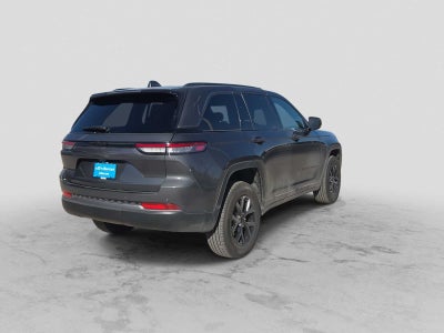 2026 Jeep Grand Cherokee Laredo Altitude