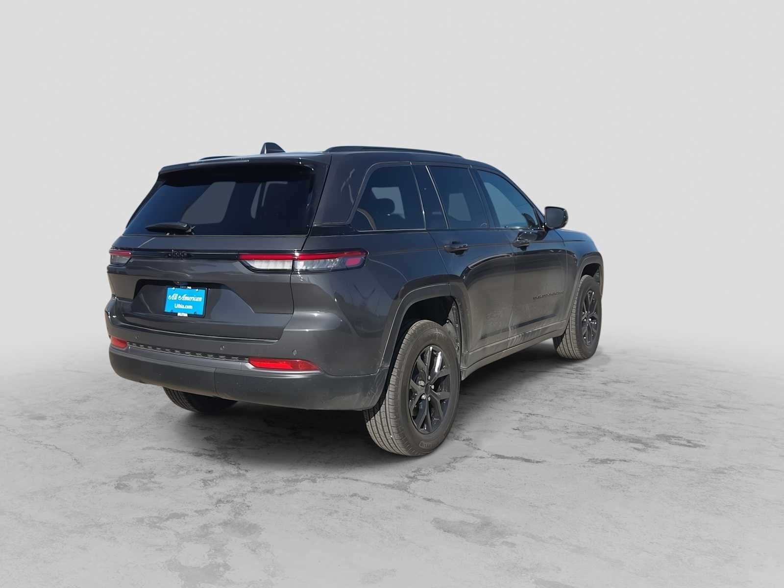 2026 Jeep Grand Cherokee Laredo Altitude