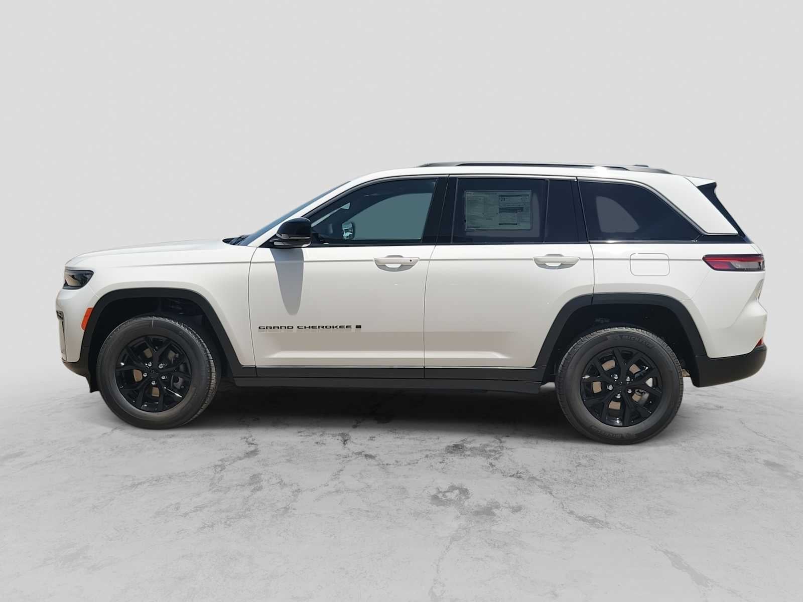 2026 Jeep Grand Cherokee Laredo Altitude