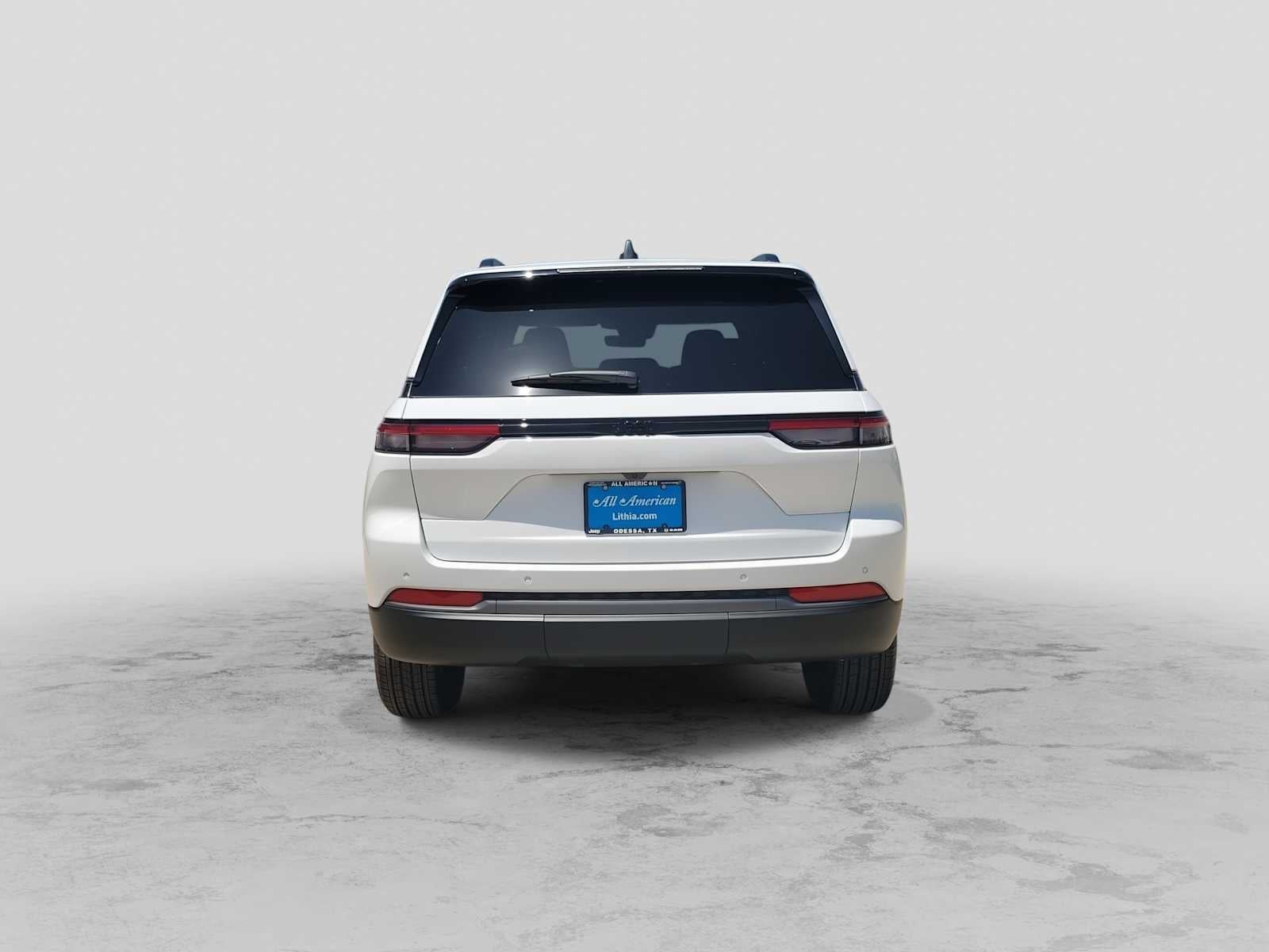 2026 Jeep Grand Cherokee Laredo Altitude