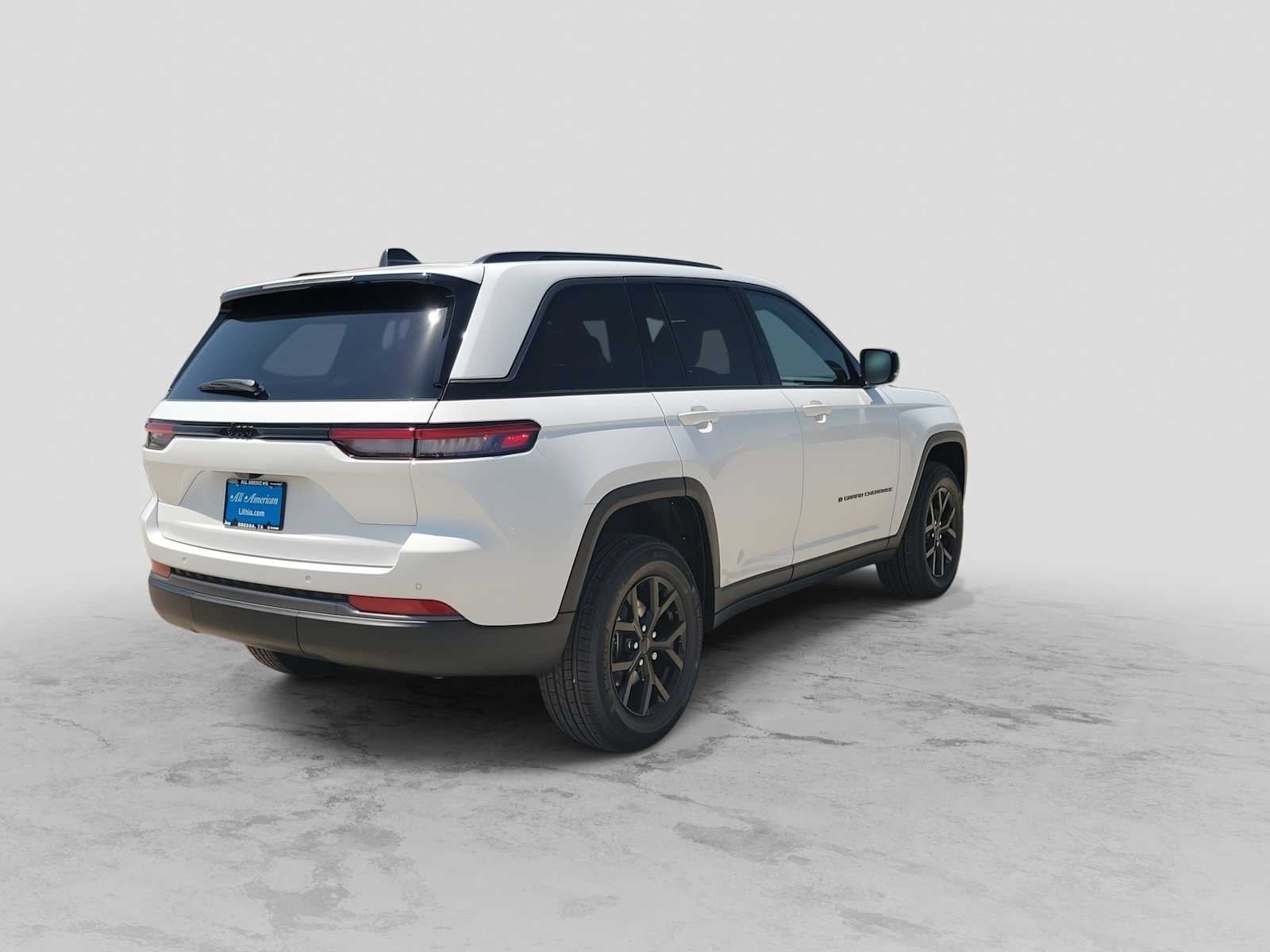 2026 Jeep Grand Cherokee Laredo Altitude