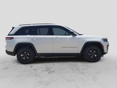 2026 Jeep Grand Cherokee Laredo Altitude