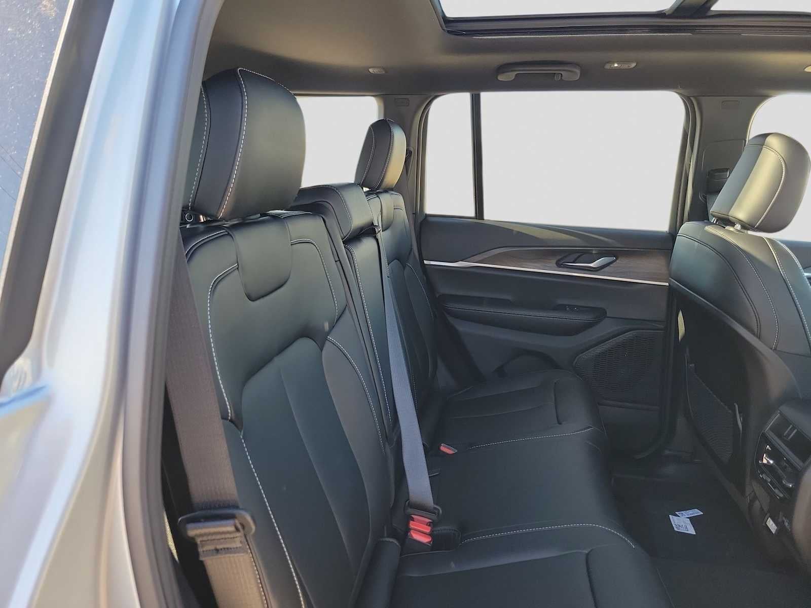 2025 Jeep Grand Cherokee GRAND CHEROKEE LIMITED 4X2