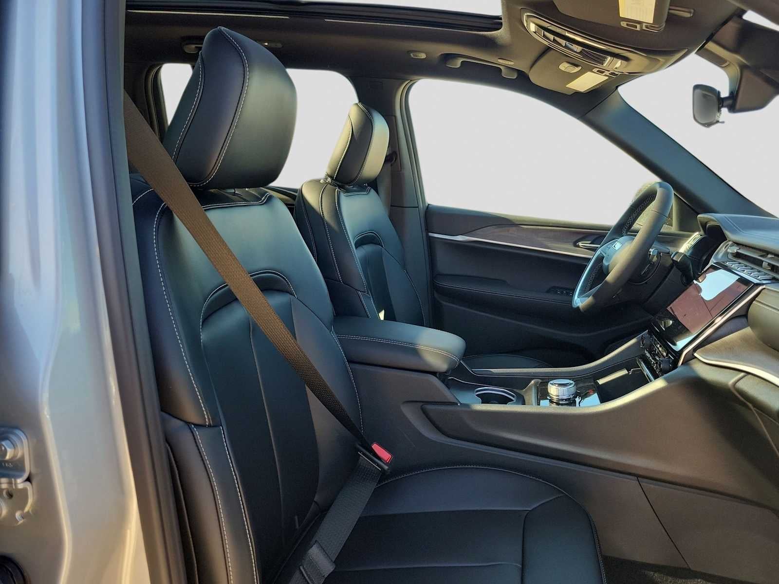 2025 Jeep Grand Cherokee GRAND CHEROKEE LIMITED 4X2