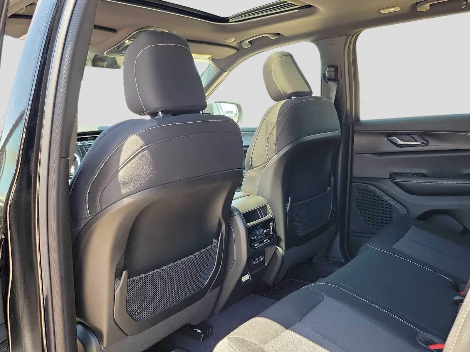 2026 Jeep Grand Cherokee Laredo X