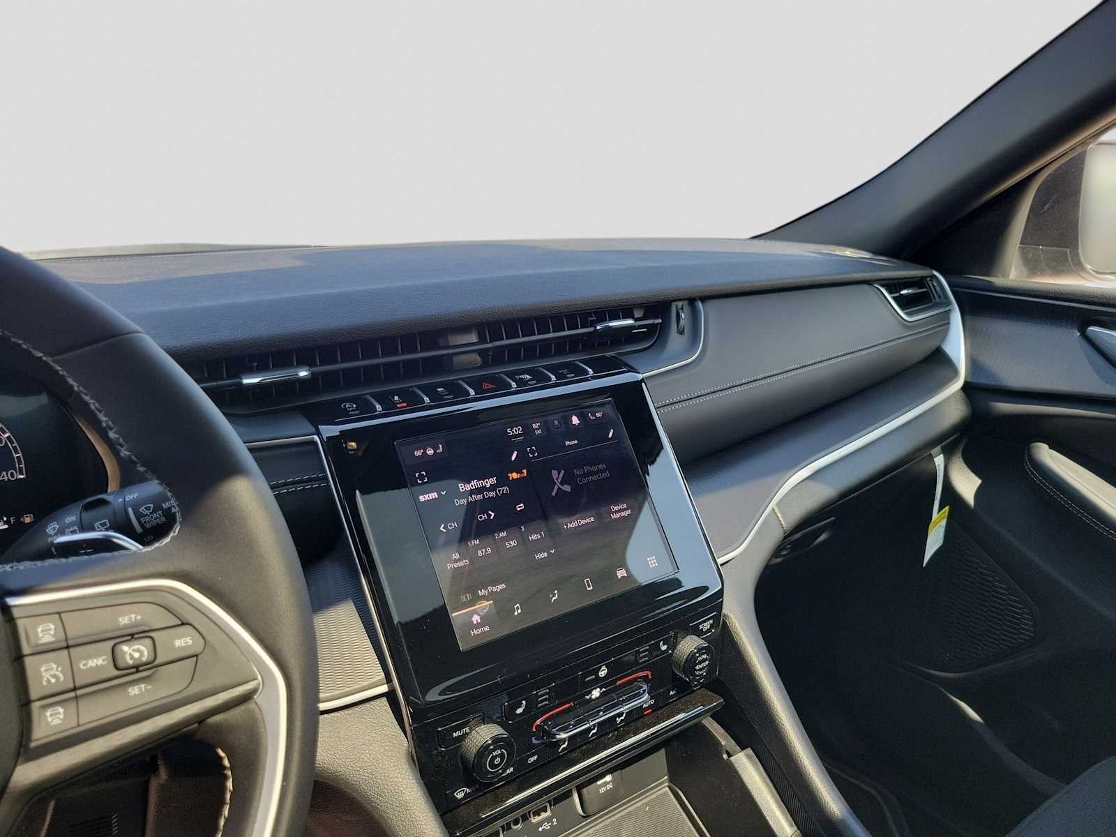 2026 Jeep Grand Cherokee GRAND CHEROKEE LAREDO X 4X4