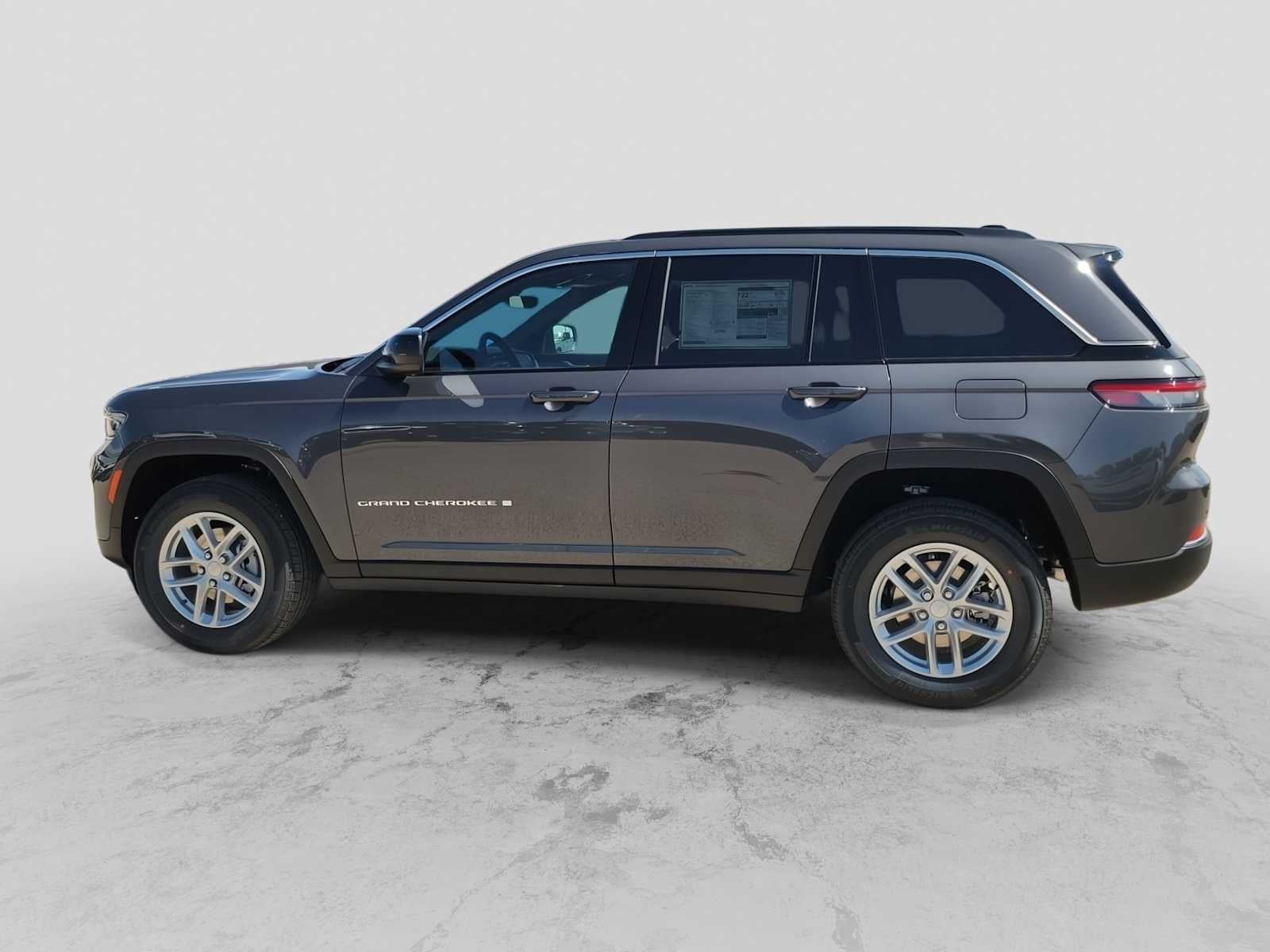 2026 Jeep Grand Cherokee GRAND CHEROKEE LAREDO X 4X4