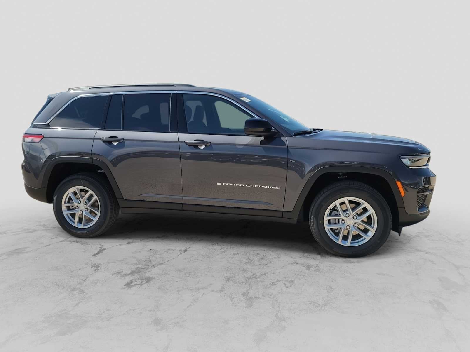 2026 Jeep Grand Cherokee GRAND CHEROKEE LAREDO X 4X4