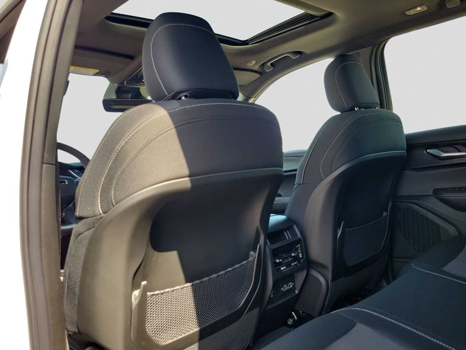 2026 Jeep Grand Cherokee GRAND CHEROKEE LAREDO X 4X4