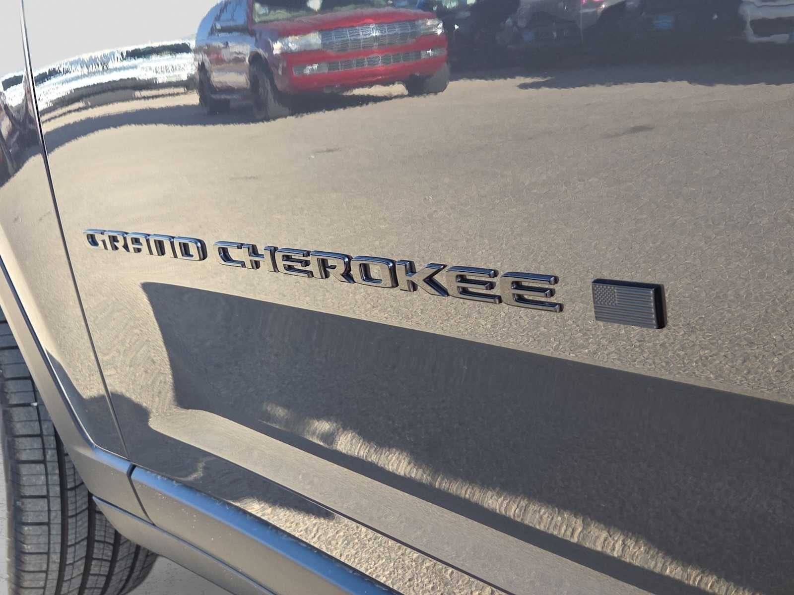 2026 Jeep Grand Cherokee Laredo Altitude