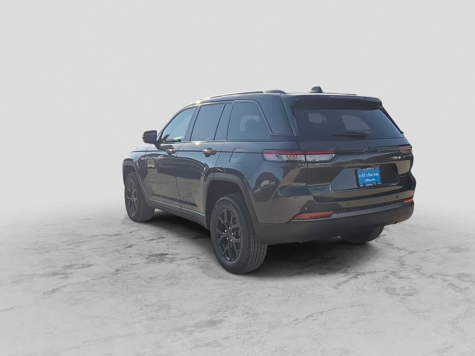 2026 Jeep Grand Cherokee Laredo Altitude