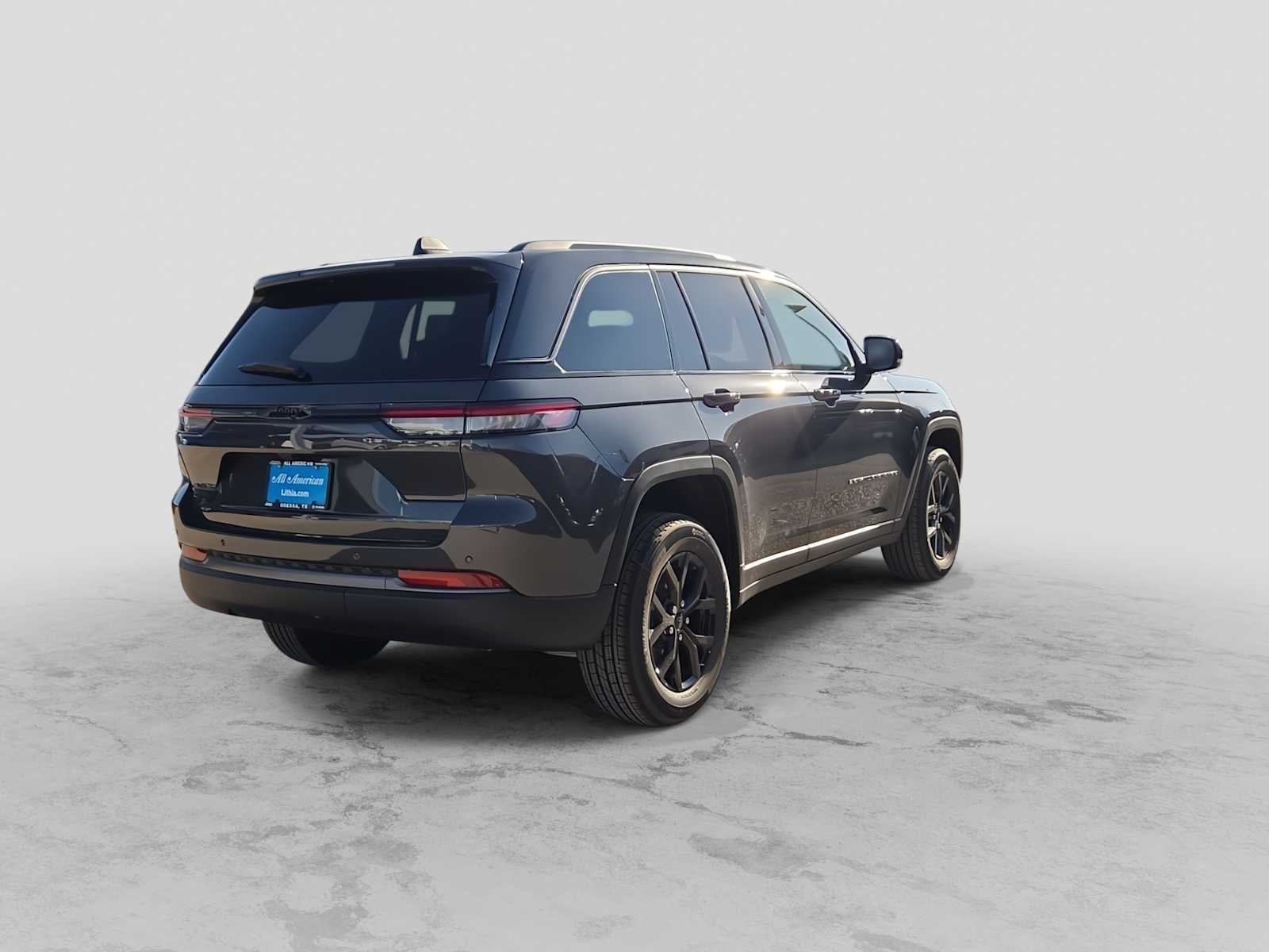 2026 Jeep Grand Cherokee Laredo Altitude
