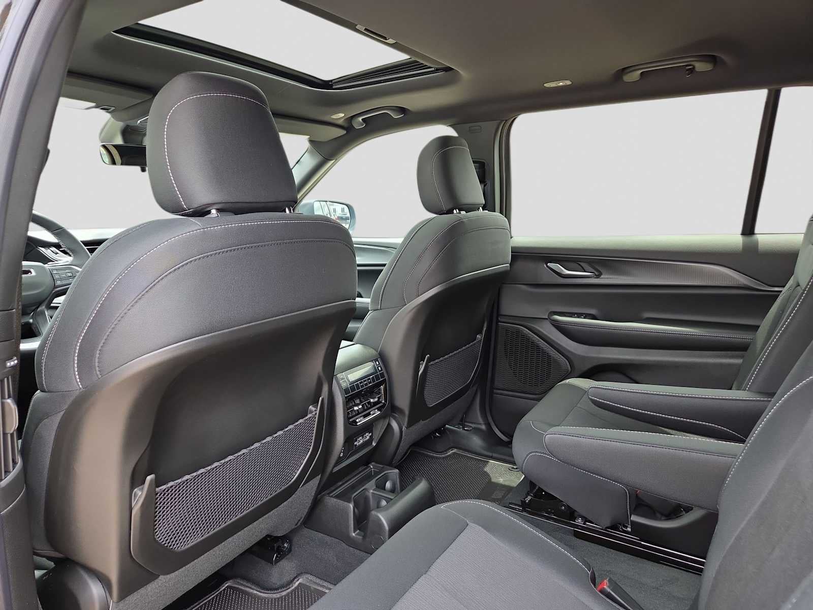 2026 Jeep Grand Cherokee L GRAND CHEROKEE L LAREDO X 4X2