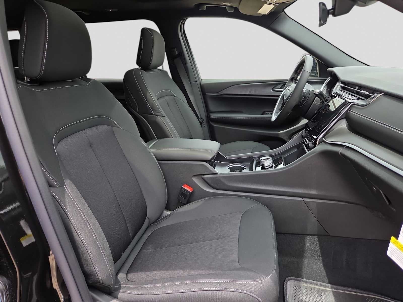 2026 Jeep Grand Cherokee L GRAND CHEROKEE L LAREDO X 4X2