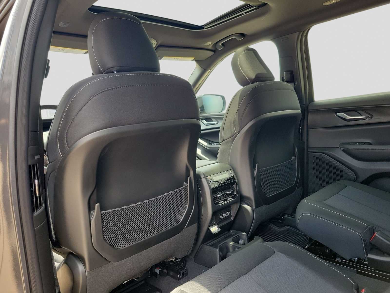 2026 Jeep Grand Cherokee L GRAND CHEROKEE L LAREDO X 4X2