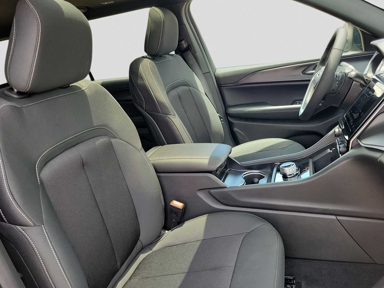 2026 Jeep Grand Cherokee L GRAND CHEROKEE L LAREDO X 4X2