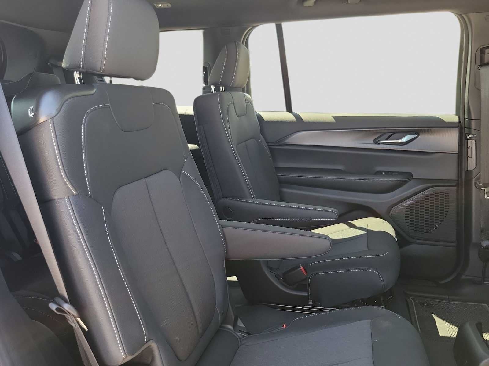 2026 Jeep Grand Cherokee L GRAND CHEROKEE L LAREDO X 4X4