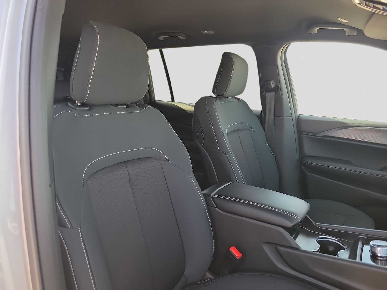 2025 Jeep Grand Cherokee L GRAND CHEROKEE L LAREDO 4X4