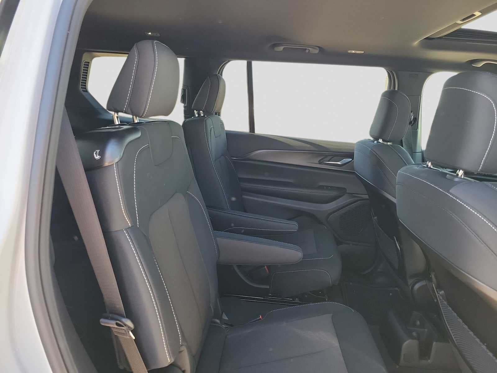 2026 Jeep Grand Cherokee GRAND CHEROKEE L LAREDO X 4X4