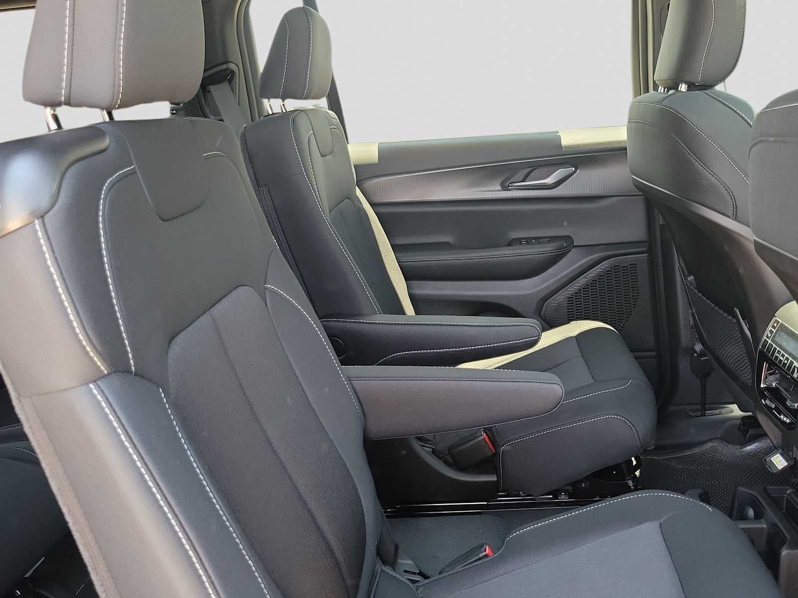 2026 Jeep Grand Cherokee L GRAND CHEROKEE L LAREDO X 4X4