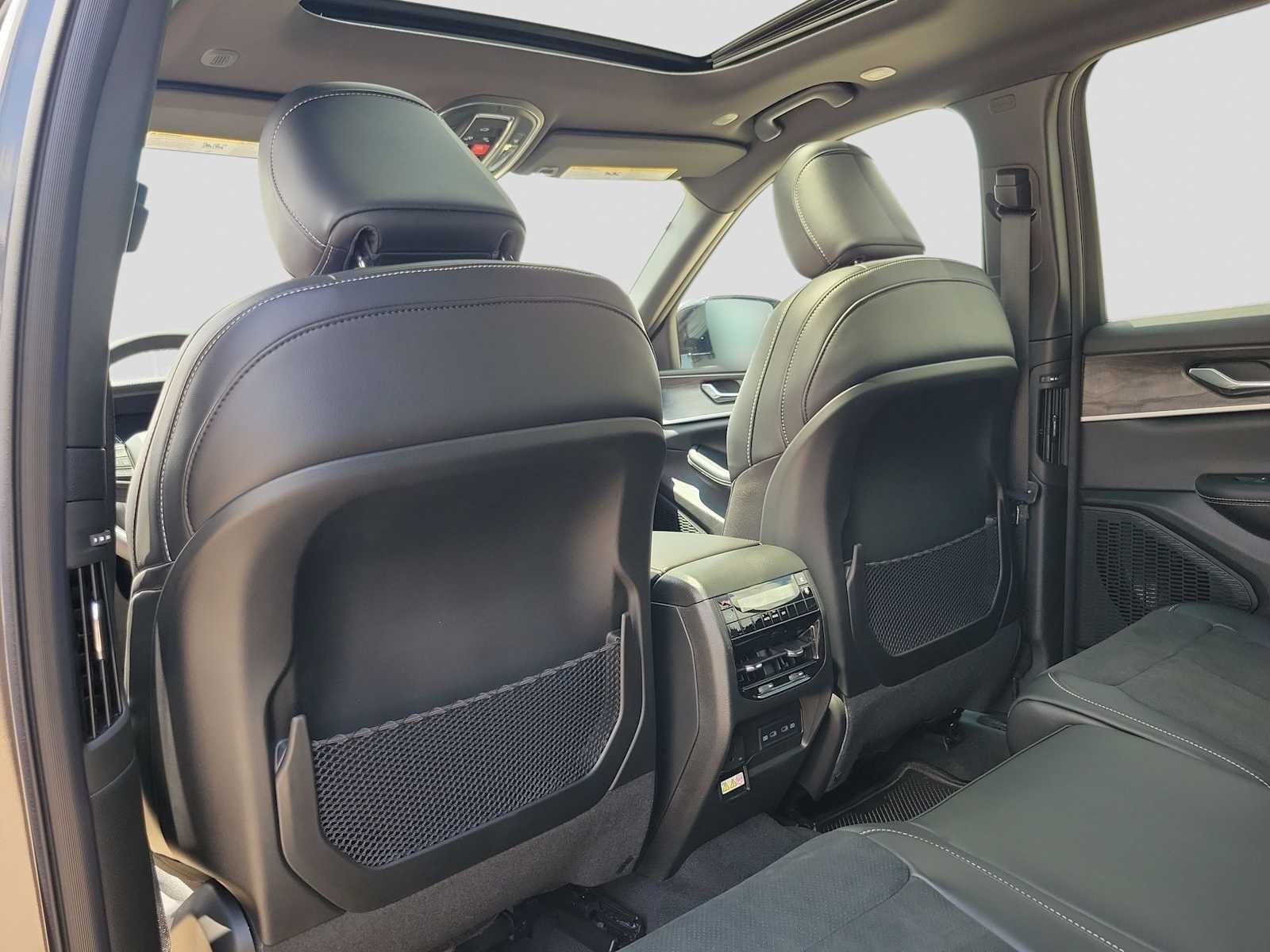 2026 Jeep Grand Cherokee L GRAND CHEROKEE L LAREDO ALTITUDE 4X4