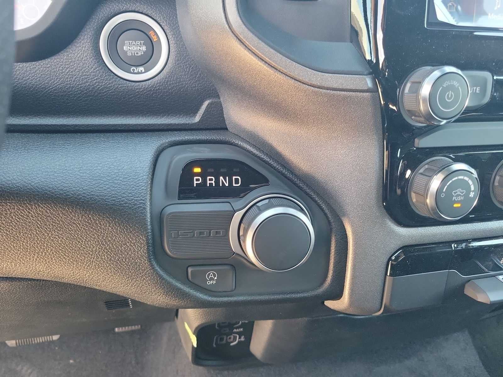 2026 RAM 1500 RAM 1500 EXPRESS CREW CAB 4X2 5'7' BOX