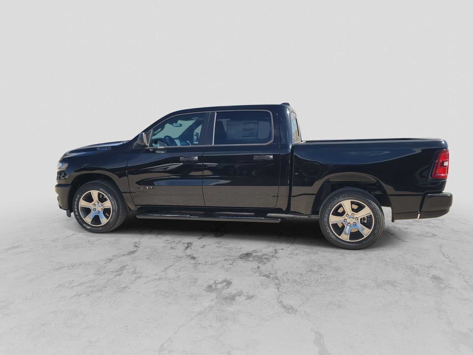 2026 RAM 1500 RAM 1500 EXPRESS CREW CAB 4X2 5'7' BOX