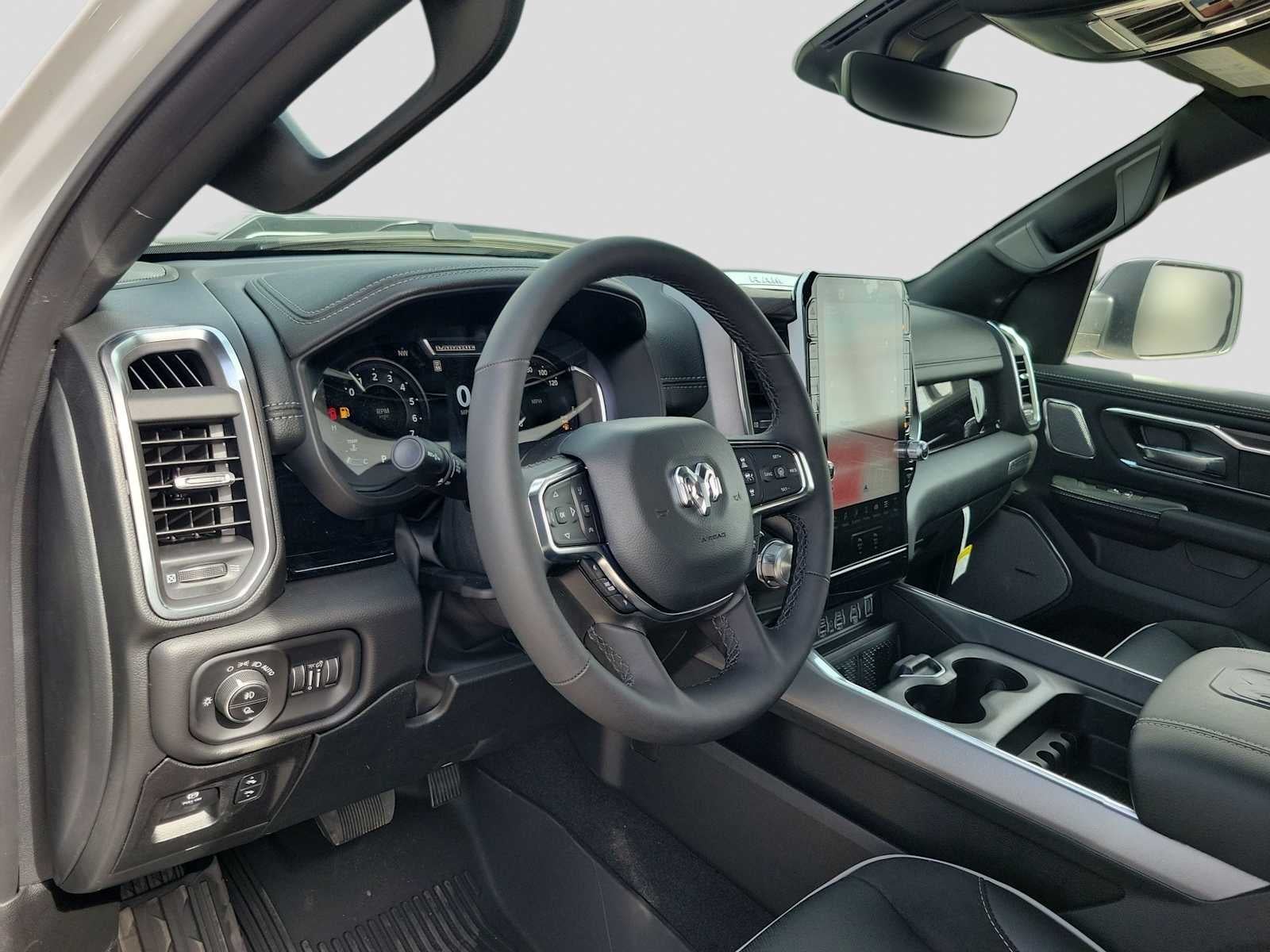 2026 RAM 1500 RAM 1500 LARAMIE CREW CAB 4X2 5'7' BOX