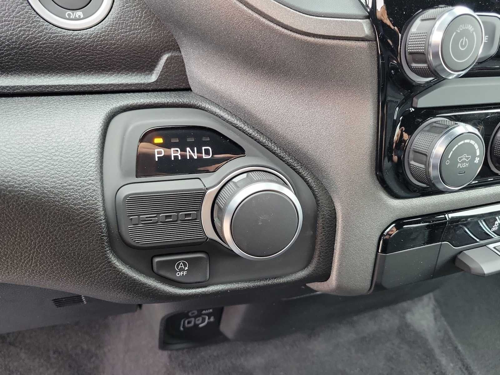 2026 RAM Ram 1500 RAM 1500 TRADESMAN QUAD CAB 4X2 6'4' BOX