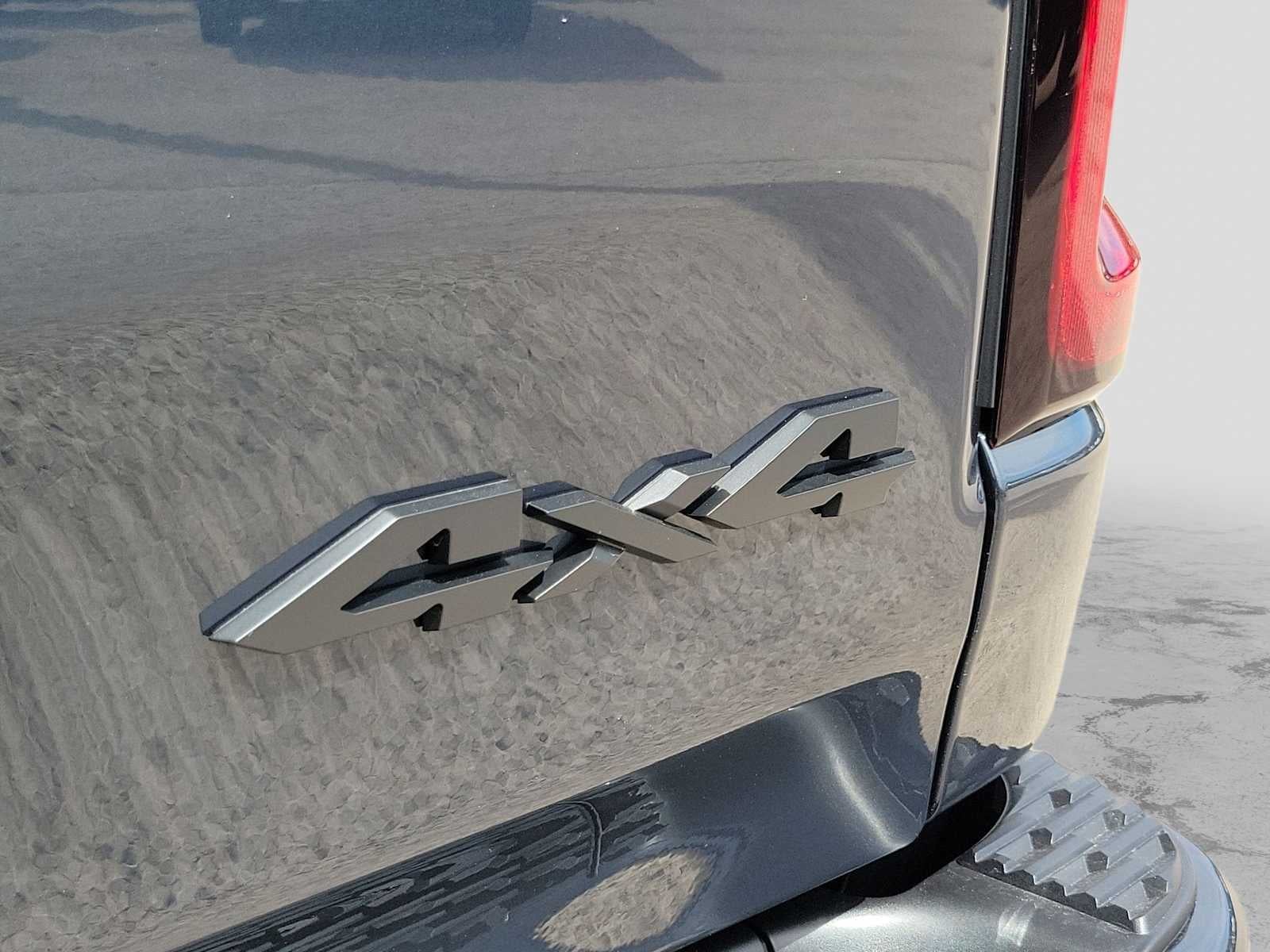 2026 RAM 1500 RAM 1500 EXPRESS CREW CAB 4X4 5'7' BOX