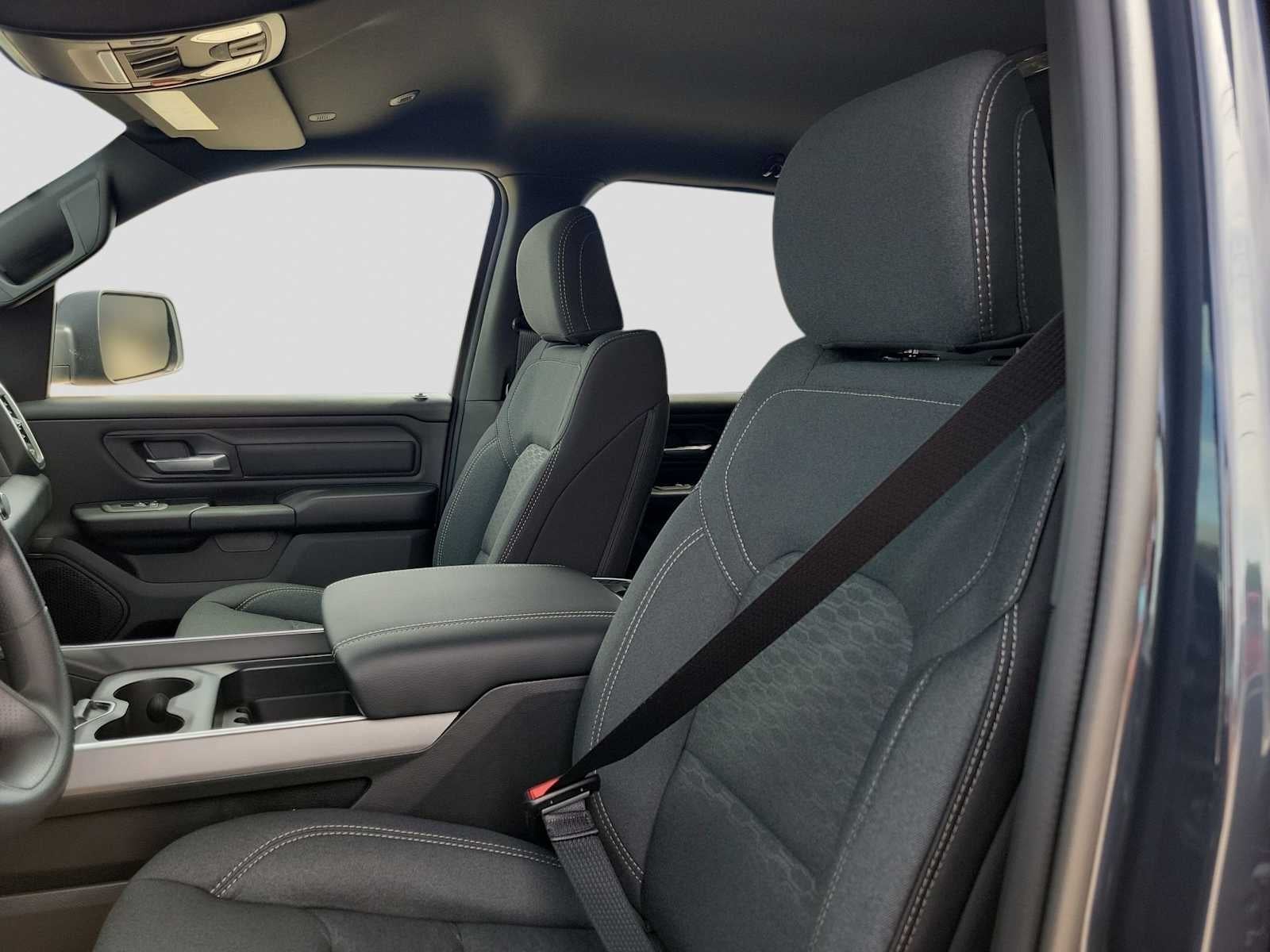2026 RAM 1500 RAM 1500 EXPRESS CREW CAB 4X4 5'7' BOX