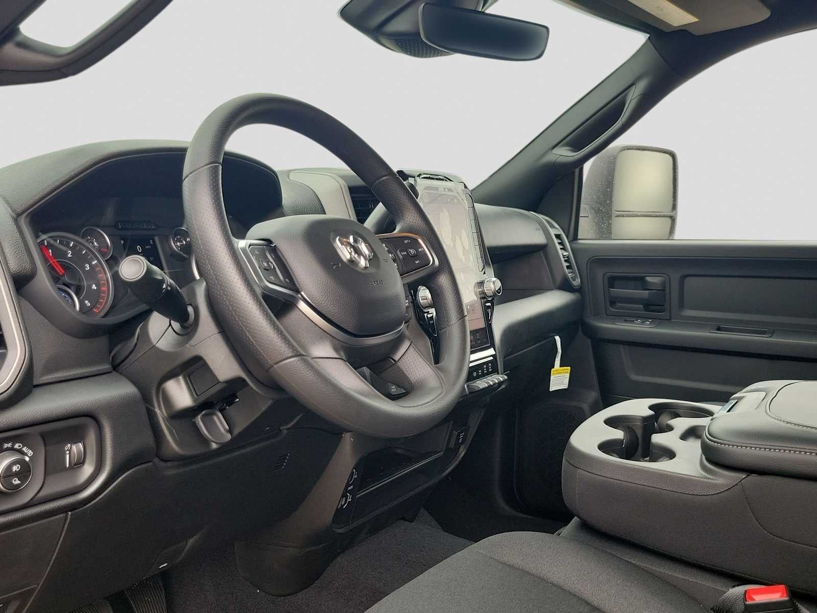 2026 RAM 3500 RAM 3500 TRADESMAN CREW CAB 4X4 8' BOX