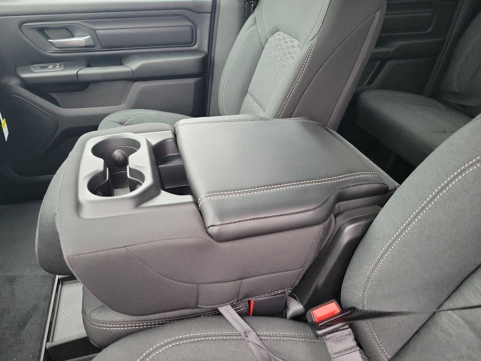 2026 RAM Ram 1500 RAM 1500 EXPRESS CREW CAB 4X2 5'7' BOX