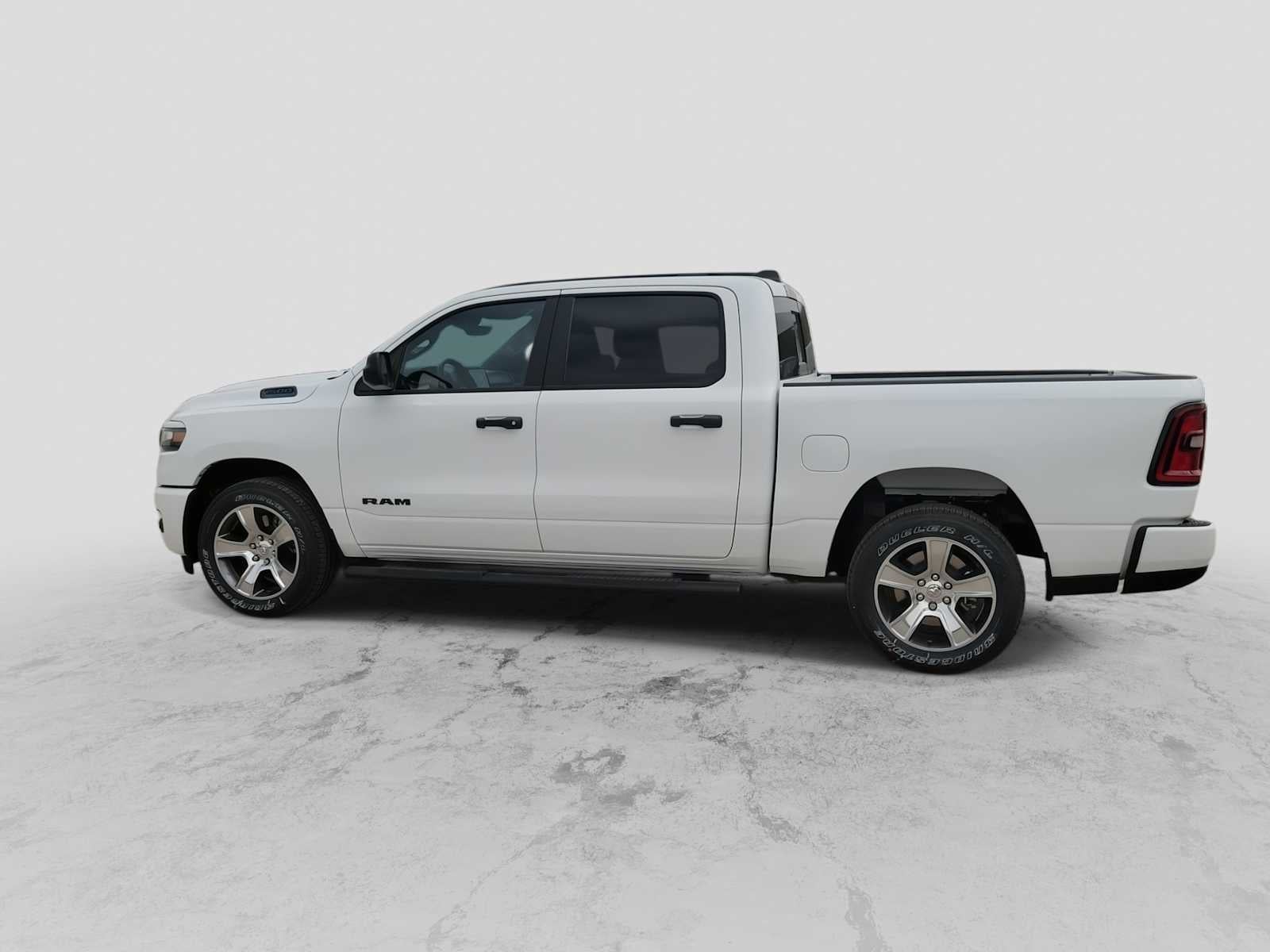 2026 RAM 1500 RAM 1500 EXPRESS CREW CAB 4X2 5'7' BOX