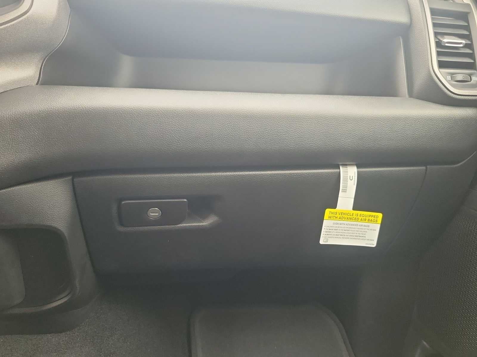 2026 RAM 1500 RAM 1500 EXPRESS CREW CAB 4X2 5'7' BOX