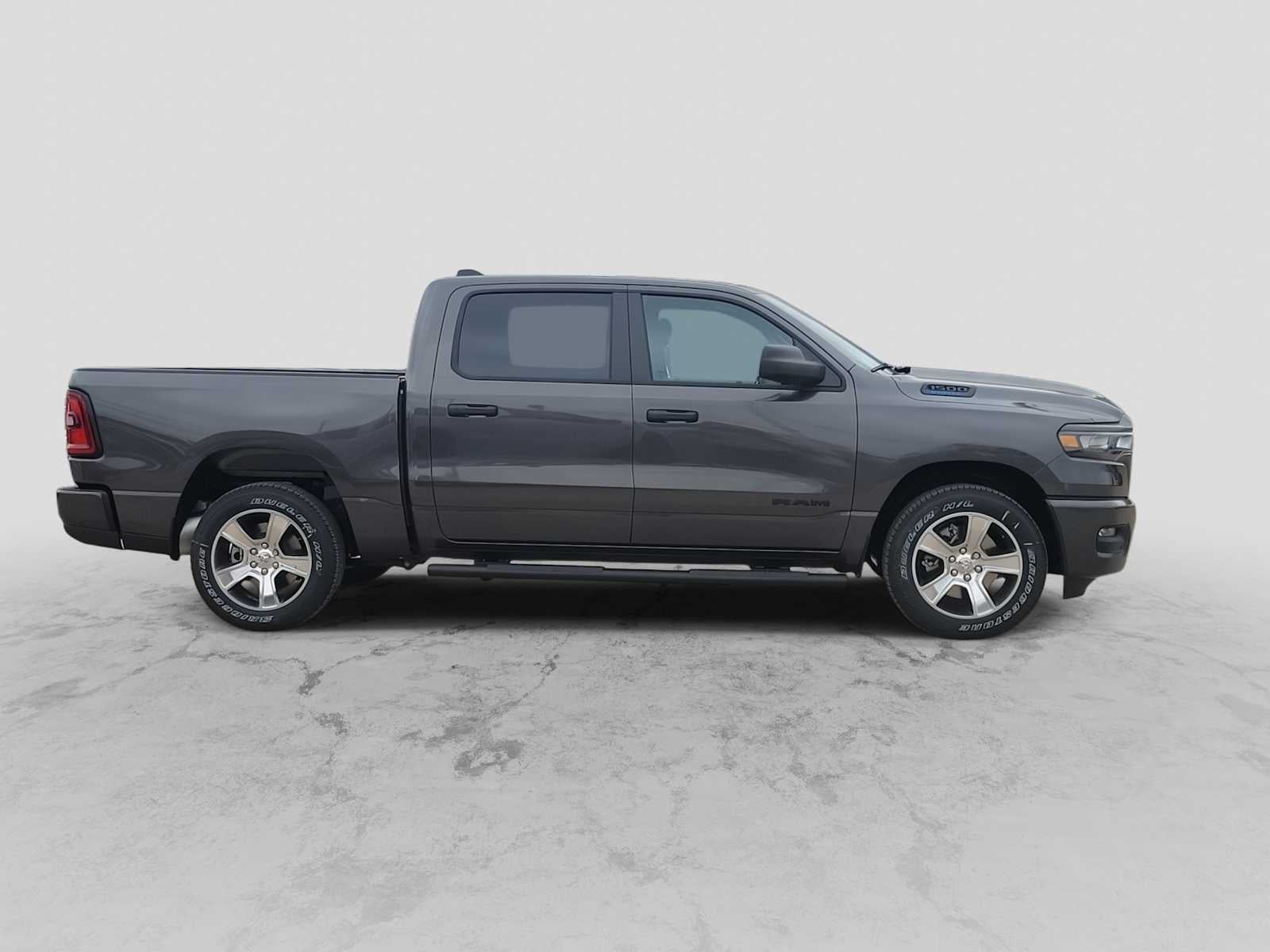 2026 RAM 1500 RAM 1500 EXPRESS CREW CAB 4X2 5'7' BOX