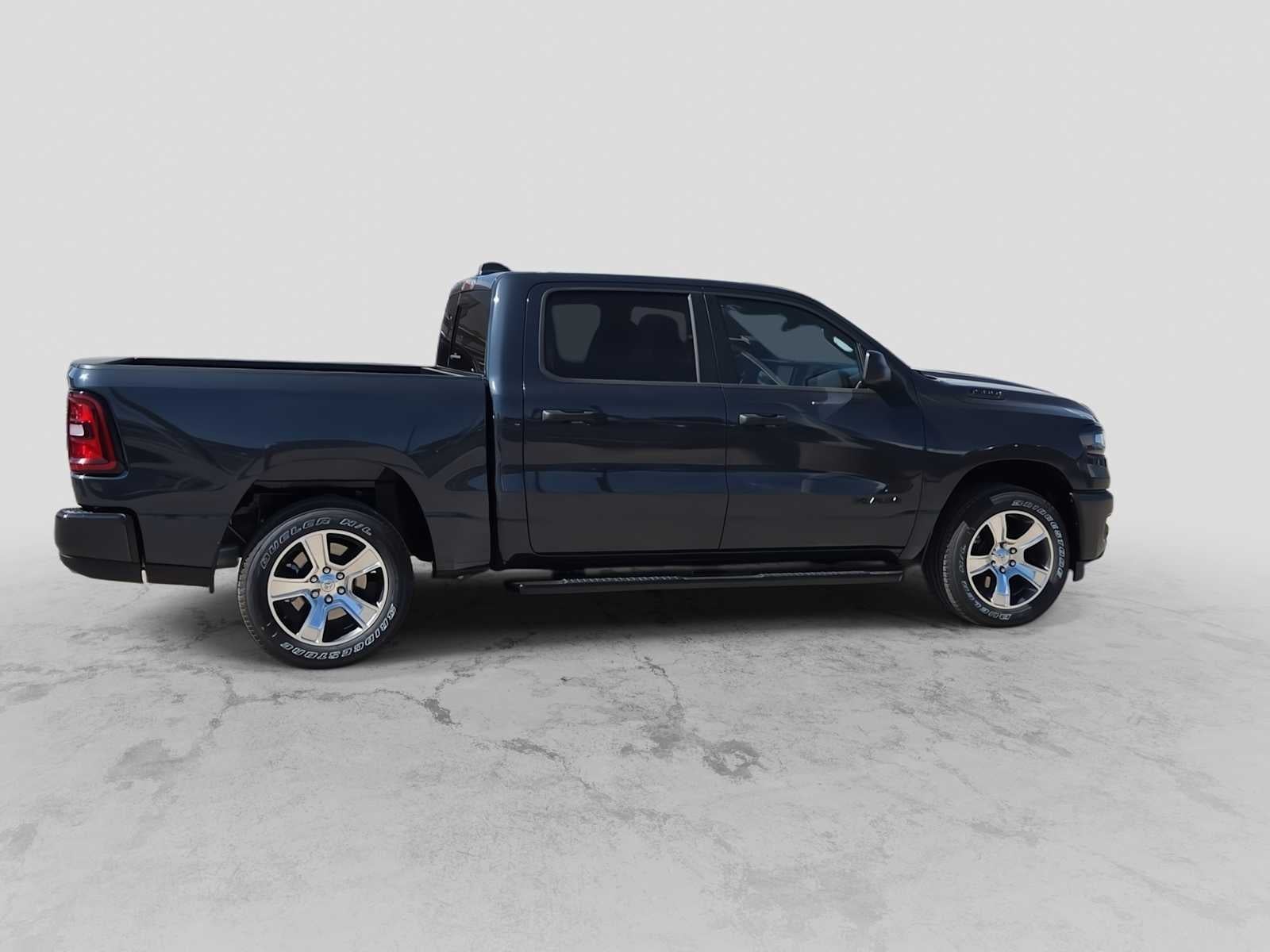 2026 RAM 1500 RAM 1500 EXPRESS CREW CAB 4X2 5'7' BOX